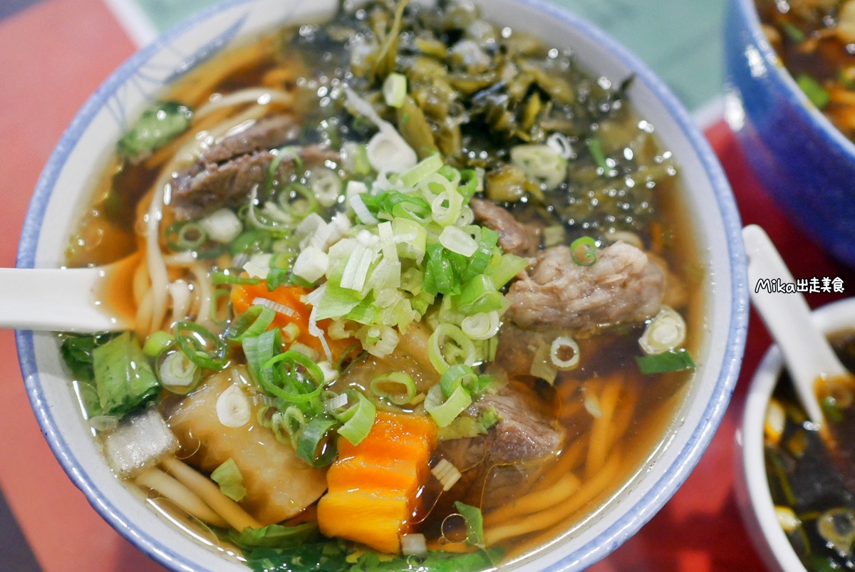 【桃園】 蘆竹南崁 老大秋牛肉麵｜南崁costco（好市多）周邊美食 這個老大真的很秋  一天只賣3小時還週休二日，小菜跟牛肉麵都很威，還有隱藏版每日限量必吃。