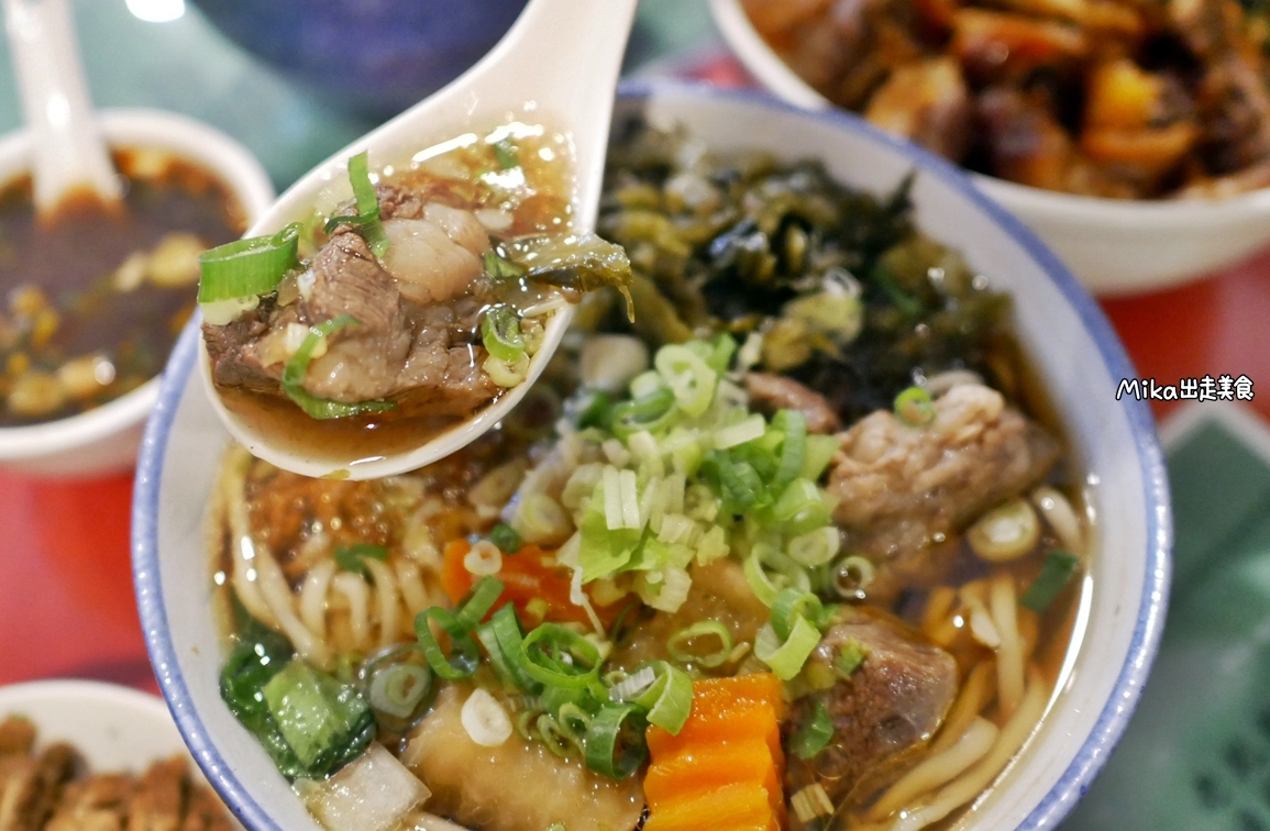 【桃園】 蘆竹南崁 老大秋牛肉麵｜南崁costco（好市多）周邊美食 這個老大真的很秋  一天只賣3小時還週休二日，小菜跟牛肉麵都很威，還有隱藏版每日限量必吃。
