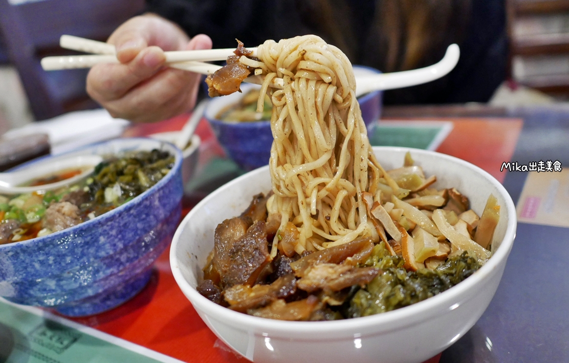 【桃園】 蘆竹南崁 老大秋牛肉麵｜南崁costco（好市多）周邊美食 這個老大真的很秋  一天只賣3小時還週休二日，小菜跟牛肉麵都很威，還有隱藏版每日限量必吃。