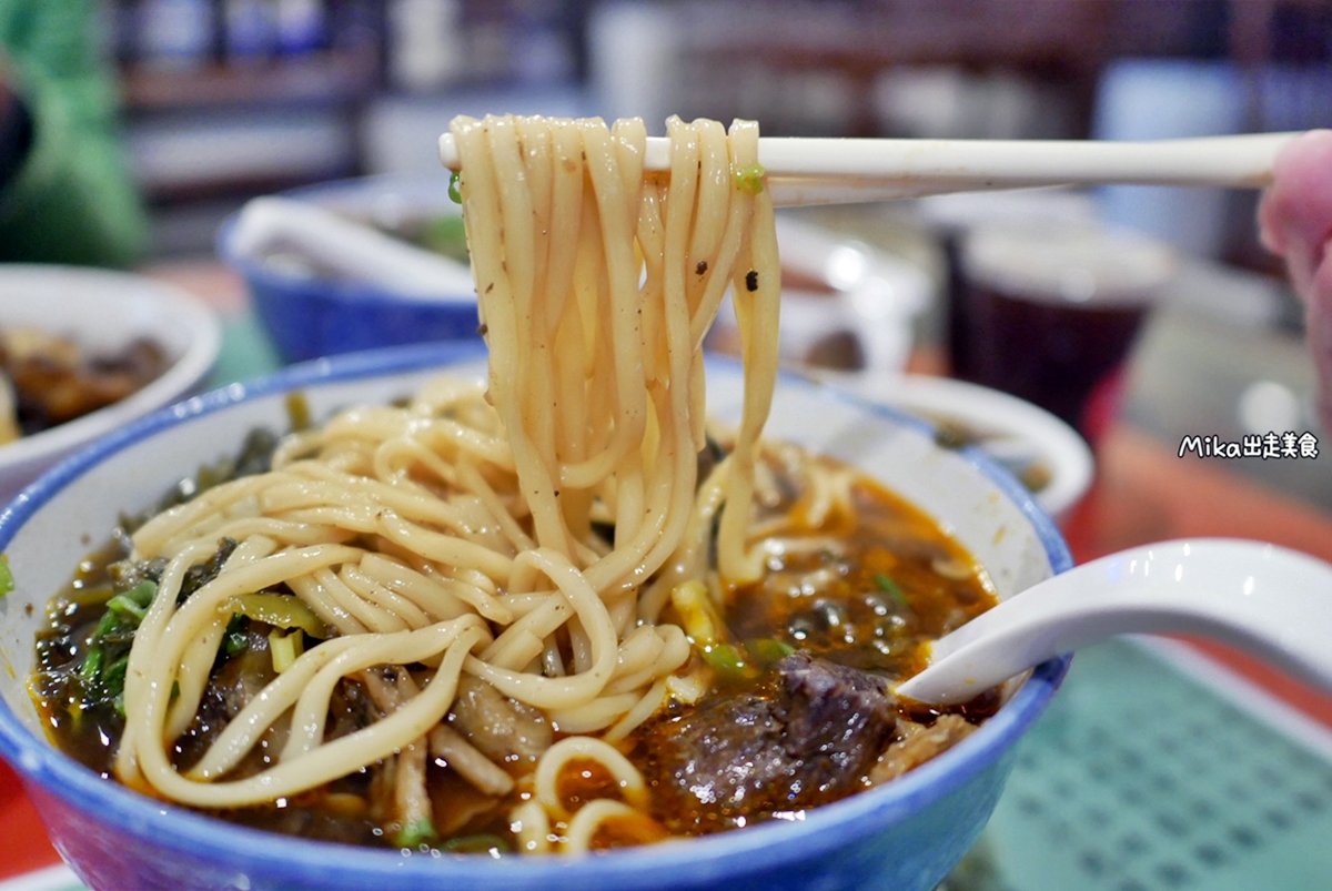 【桃園】 蘆竹南崁 老大秋牛肉麵｜南崁costco（好市多）周邊美食 這個老大真的很秋  一天只賣3小時還週休二日，小菜跟牛肉麵都很威，還有隱藏版每日限量必吃。