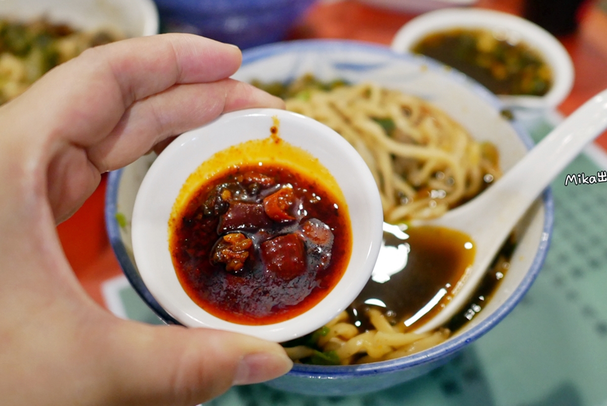 【桃園】 蘆竹南崁 老大秋牛肉麵｜南崁costco（好市多）周邊美食 這個老大真的很秋  一天只賣3小時還週休二日，小菜跟牛肉麵都很威，還有隱藏版每日限量必吃。